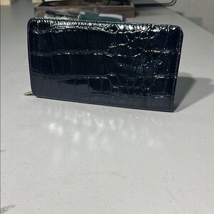 Sleek Black Crocodile-Embossed Women's Wallet
